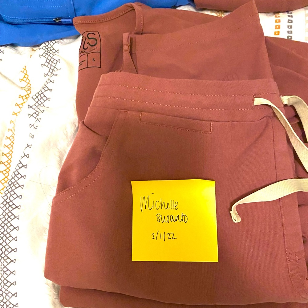 Figs Set- MAUVE S Casma top & XSP Yola pants